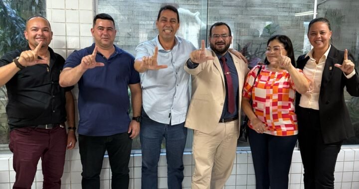 Depois De Elton Gomes, Foi A Vez De Mersinho Da Up Fazer O “l” De Léo Bandeira E Reforçar Bancada Do Prefeito Na Câmara Municipal De Lucena